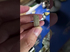 Los pendientes de diamantes de Cartier en oro de 18 carats, copia maestra de la fábrica de joyas de diamantes de oro sólido.