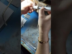 Serpenti Viper Slim Collar en oro blanco de 18 Kt, conjunto con diamantes de pavé completo